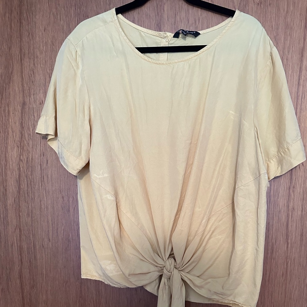 Yellow shirt sleeve top